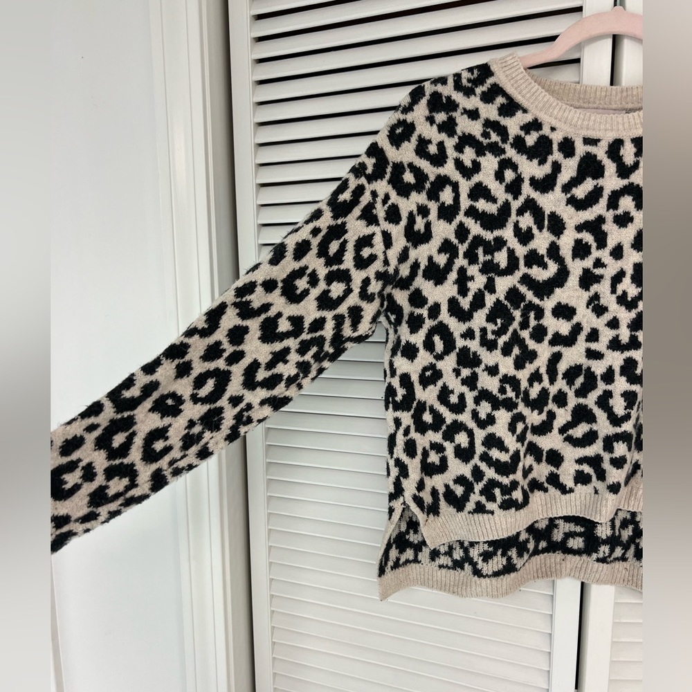 soft tan and black cheetah print sweater size xs